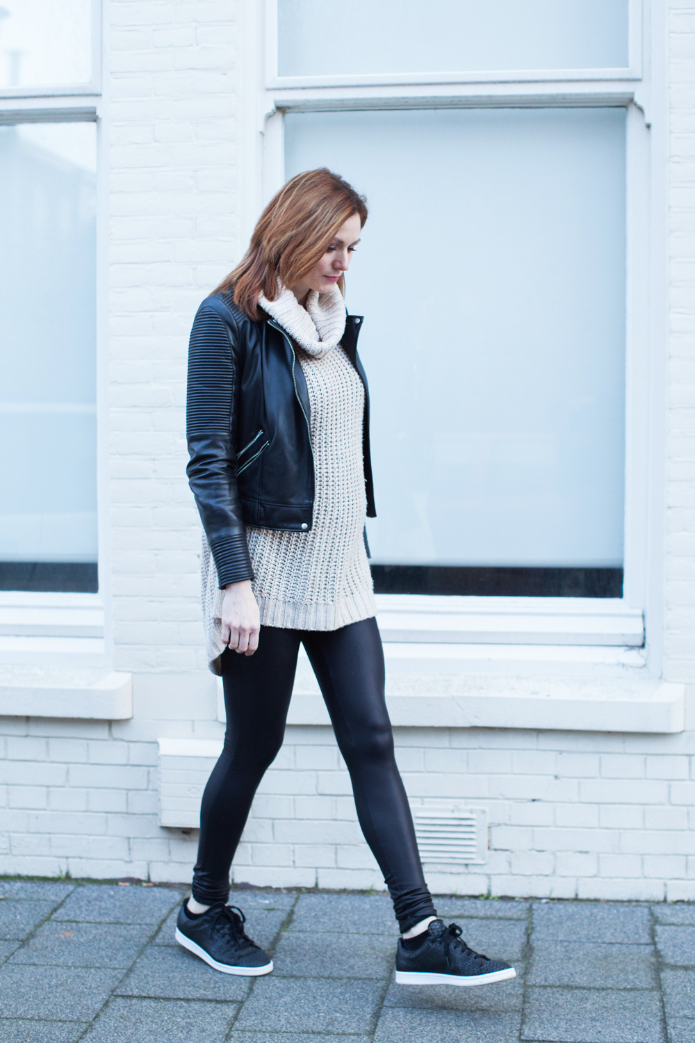 Casual everyday look for moms to be. Oversized turtleneck sweater paired with faux leather leggings and jacket. 