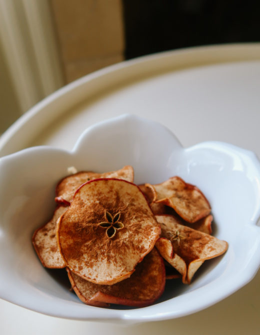 Crunchy baked apple chips