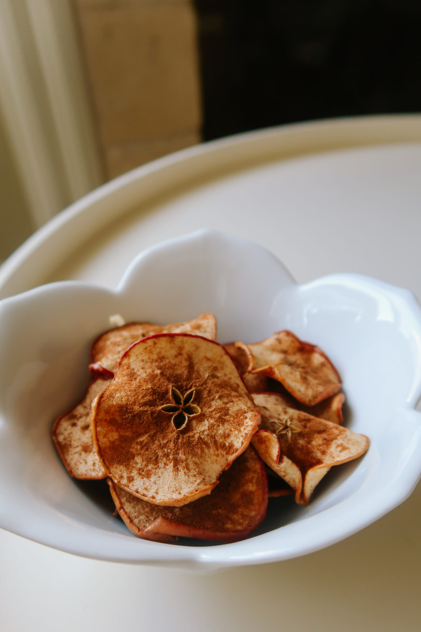 Crunchy baked apple chips